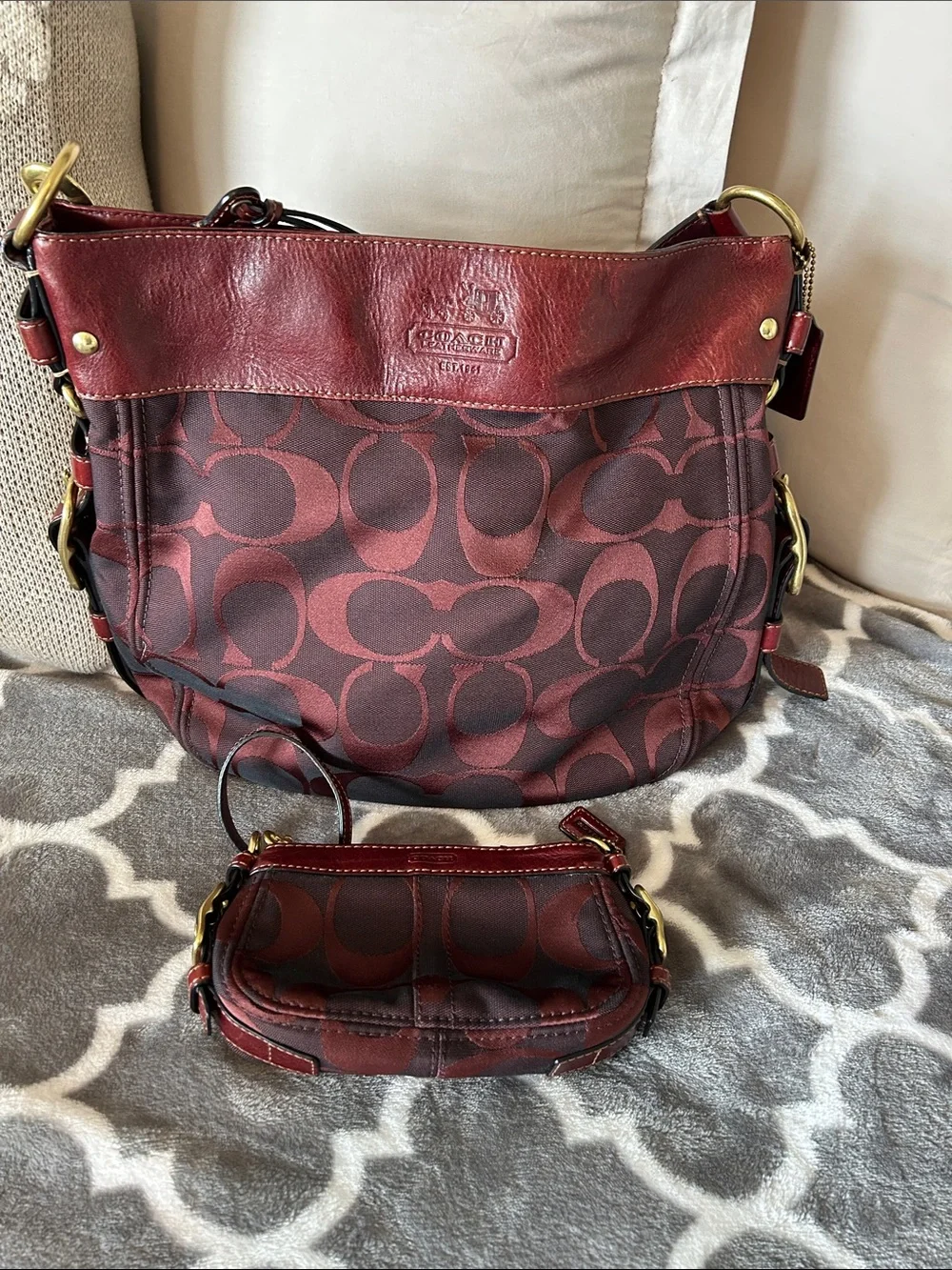 RETIRED- Coach Zoe Set in Signature Jacquard & Leather Burgundy 2009 - Picture 3 of 12